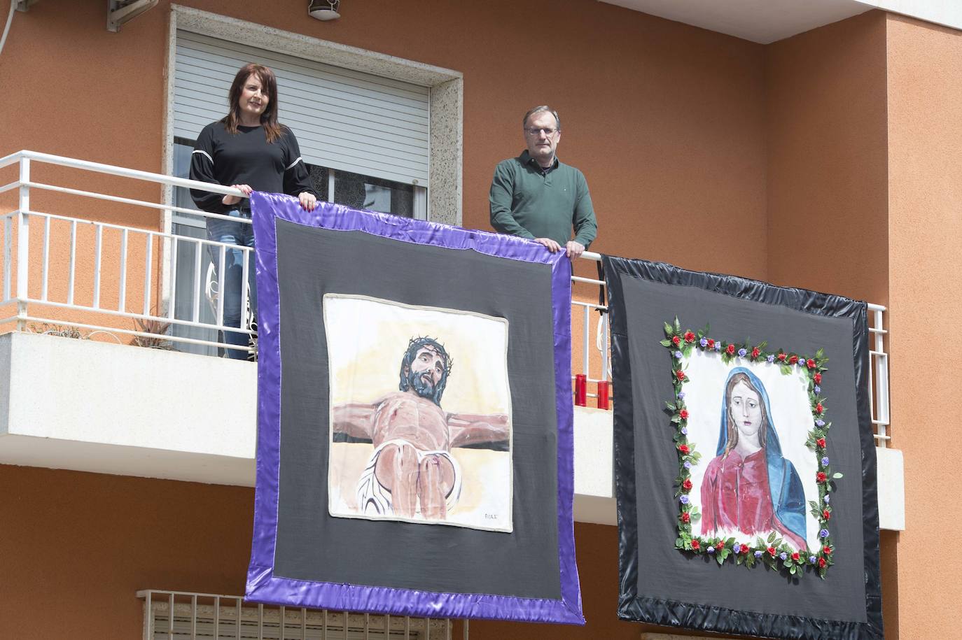 Fotos: Los cartageneros engalanan sus balcones