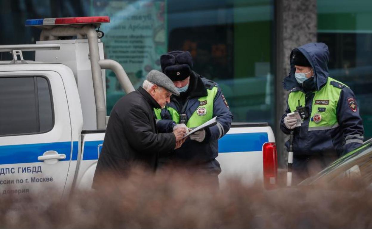 Policía en Moscú (Rusia) 