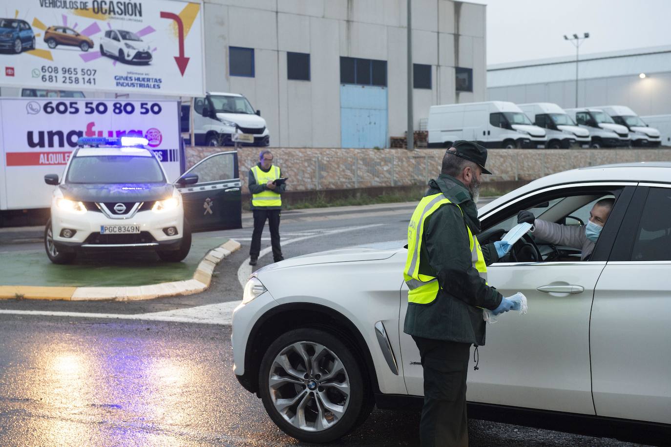 Fotos: Comienza el reparto de 334.000 mascarillas en la vuelta al trabajo en la Región