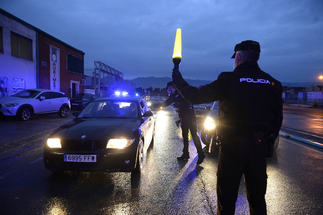 Fotos: Comienza el reparto de 334.000 mascarillas en la vuelta al trabajo en la Región