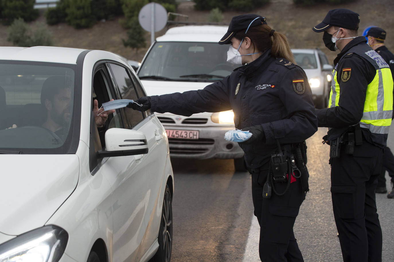 Fotos: Reparto de mascarillas el martes en Murcia