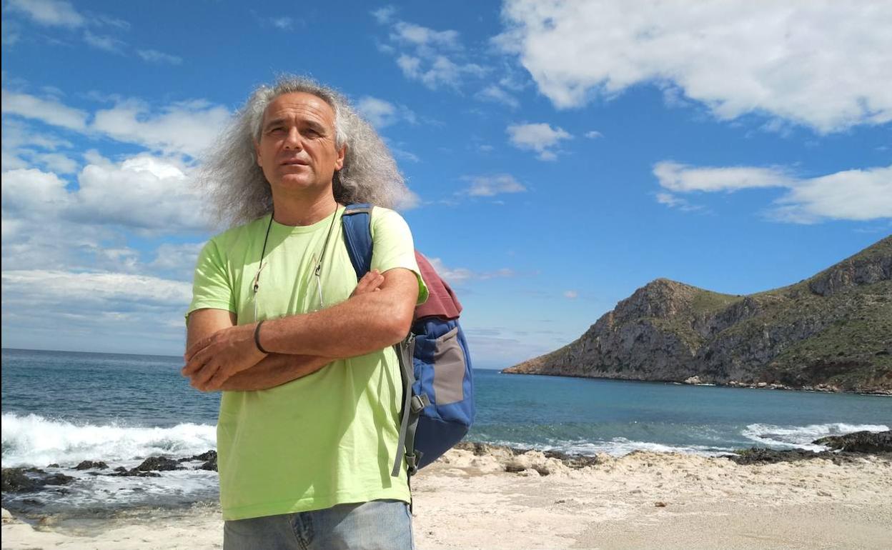 El director de ANSE, Pedro García, fotografiado el pasado miércoles ante Cabo Cope.