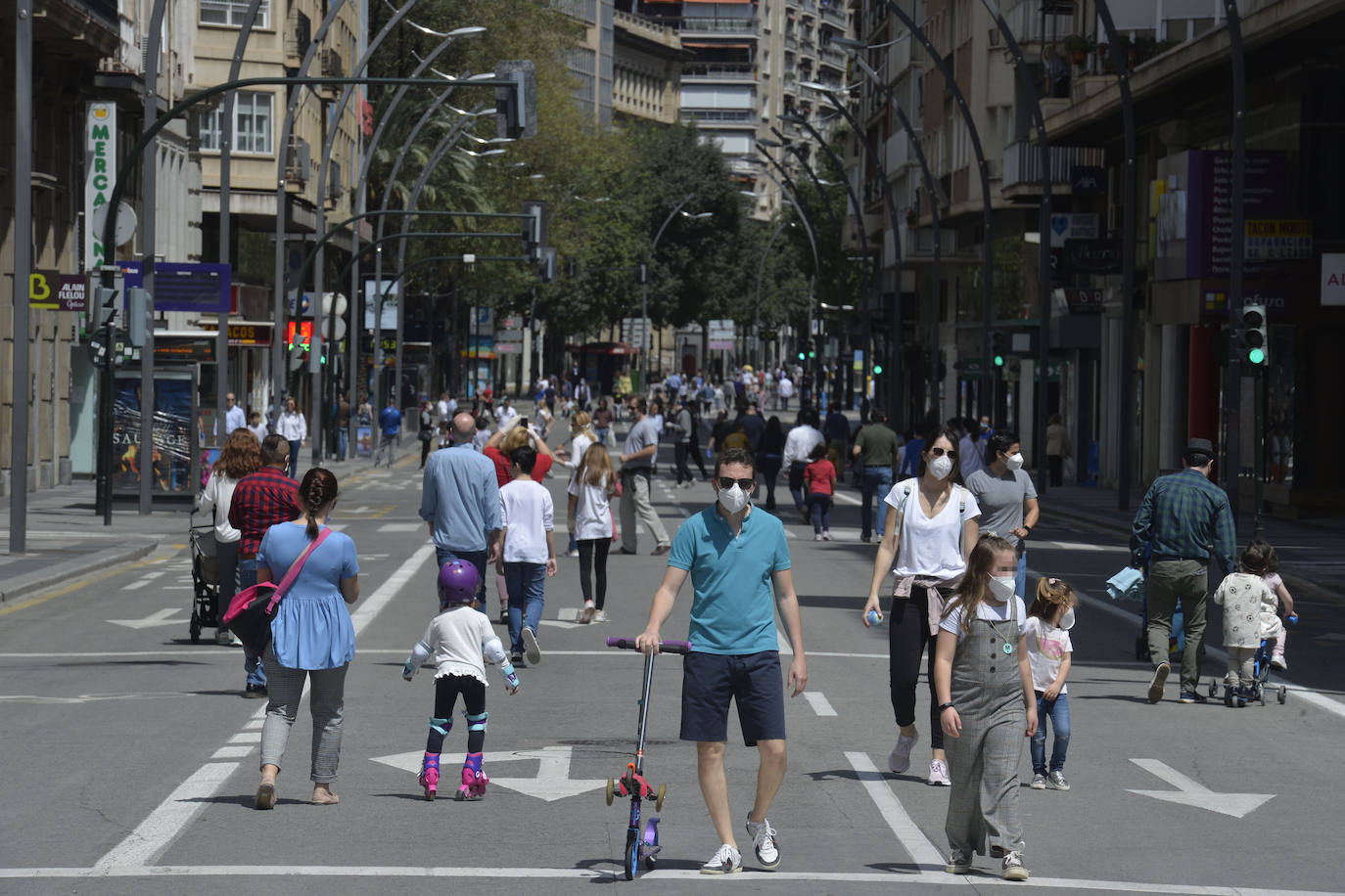 Fotos: Los niños vuelven a pasear por las calles de la Región