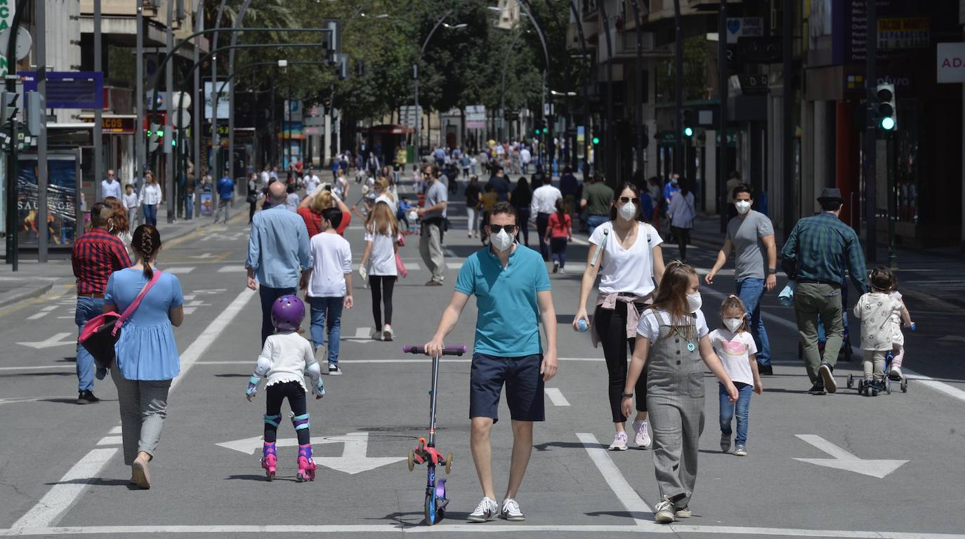 Fotos: Los niños vuelven a pasear por las calles de la Región