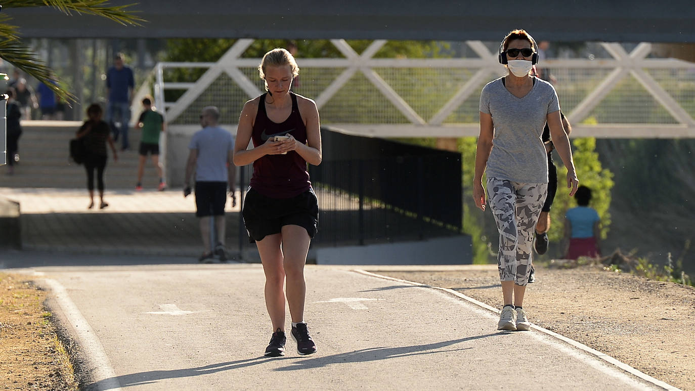 Fotos: Los murcianos salen a pasear y hacer deporte tras más de un mes de confinamiento