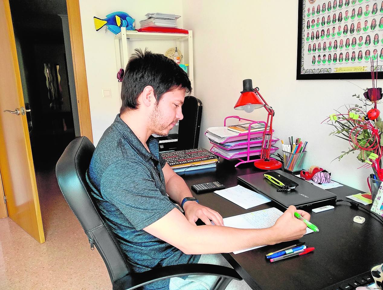 José Luis Martínez-Quintanilla (Yecla, 1985), graduado en Ingeniería de Obras Públicas. Estudia las oposiciones de Secundaria.