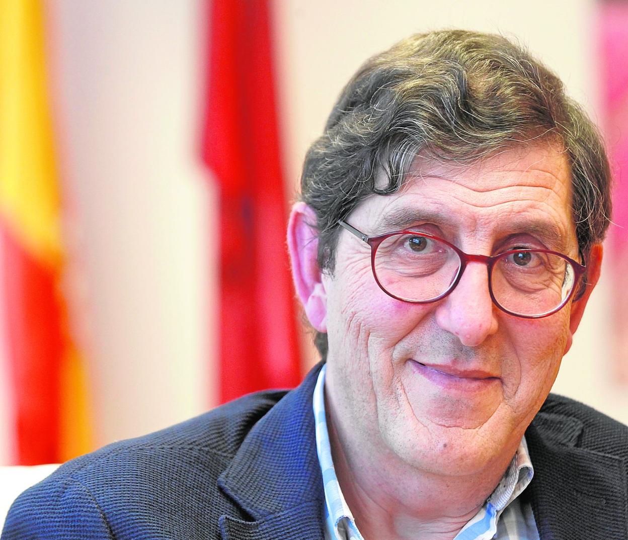 Manuel Villegas, en su despacho de la Consejería de Salud, durante la entrevista.