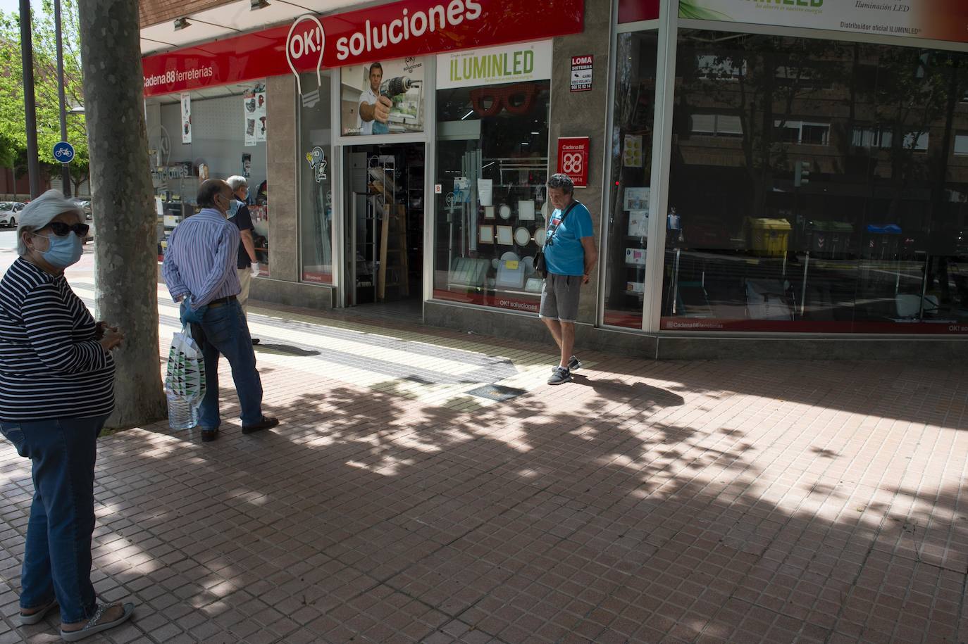 Fotos: Los pequeños comercios de Cartagena reabren sus puertas