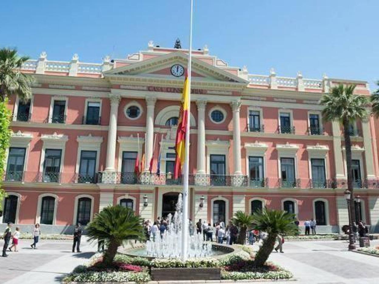 Fachada del Ayuntamiento de Murcia.