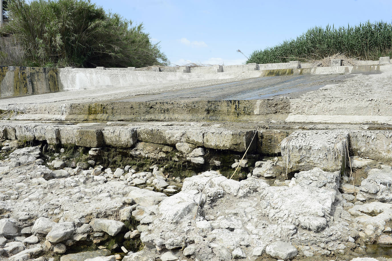 Fotos: Comienzan las obras para recomponer el muro de La Contraparada