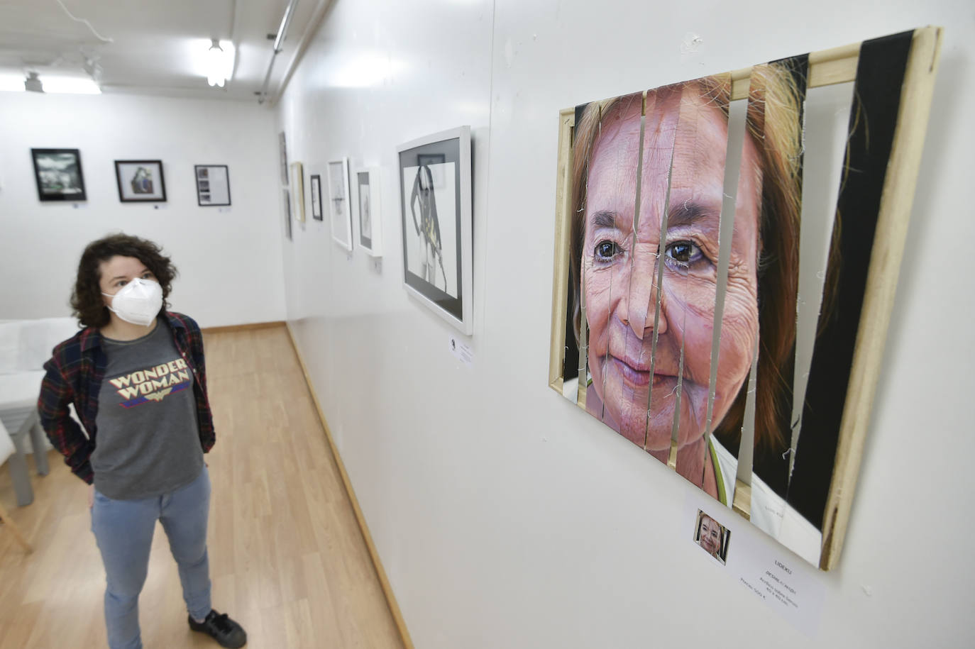 Fotos: Léucade ofrece pintura en vivo con el artista Cristóbal Pérez García