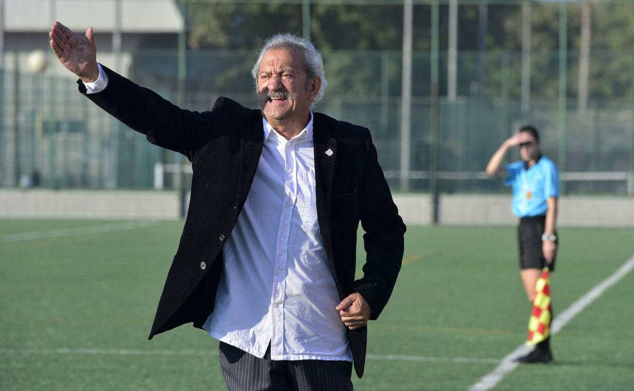 El entrenador David Vidal, durante un encuentro de esta temporada con el Racing Murcia.