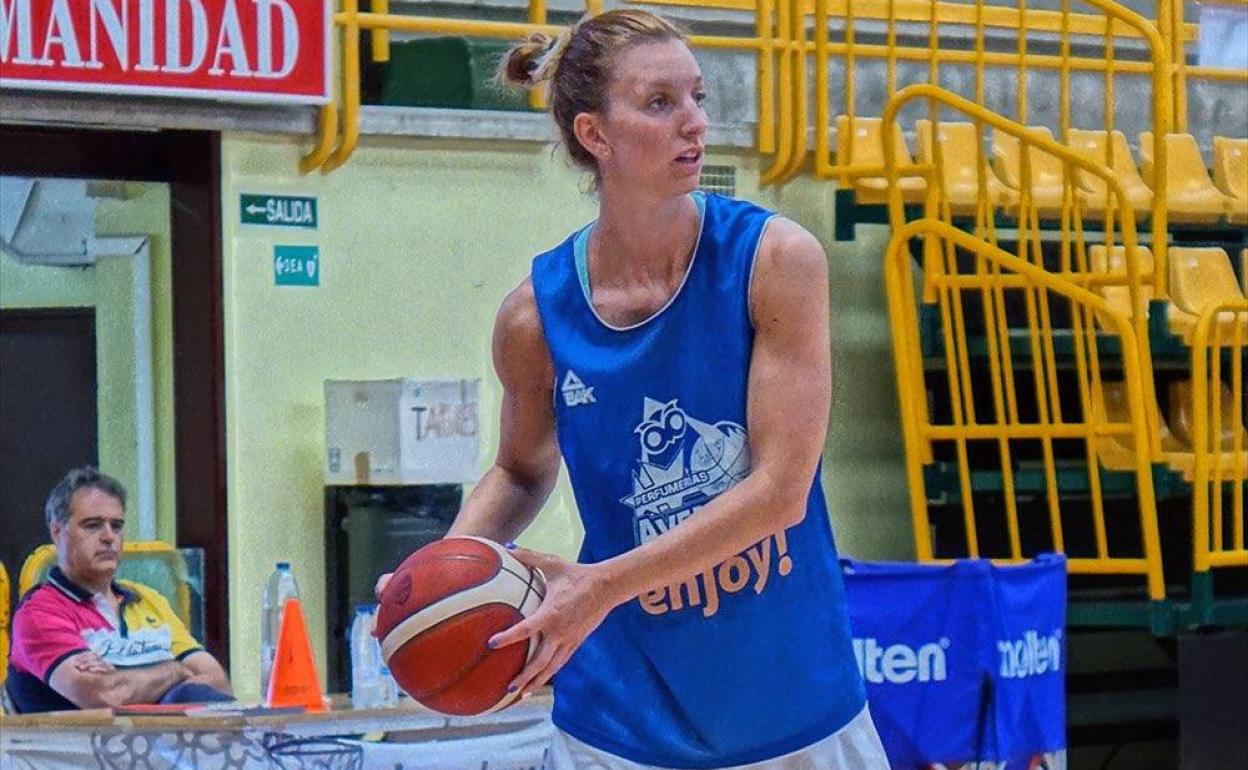 Laura Gil, en un entrenamiento con el Perfumerías Avenida.