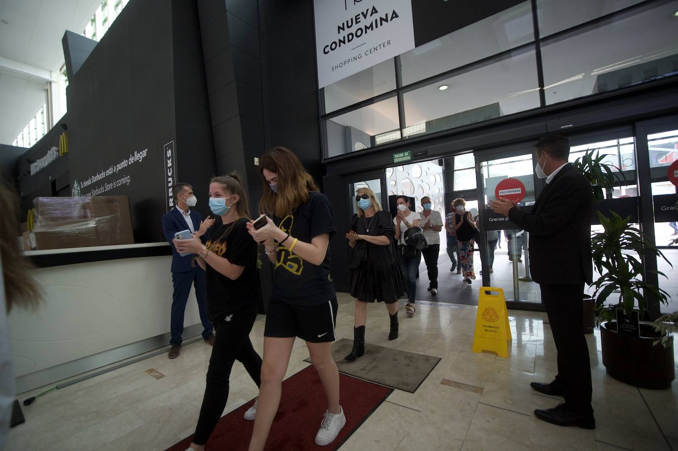 Fotos: Los centros comerciales vuelven tras más de dos meses