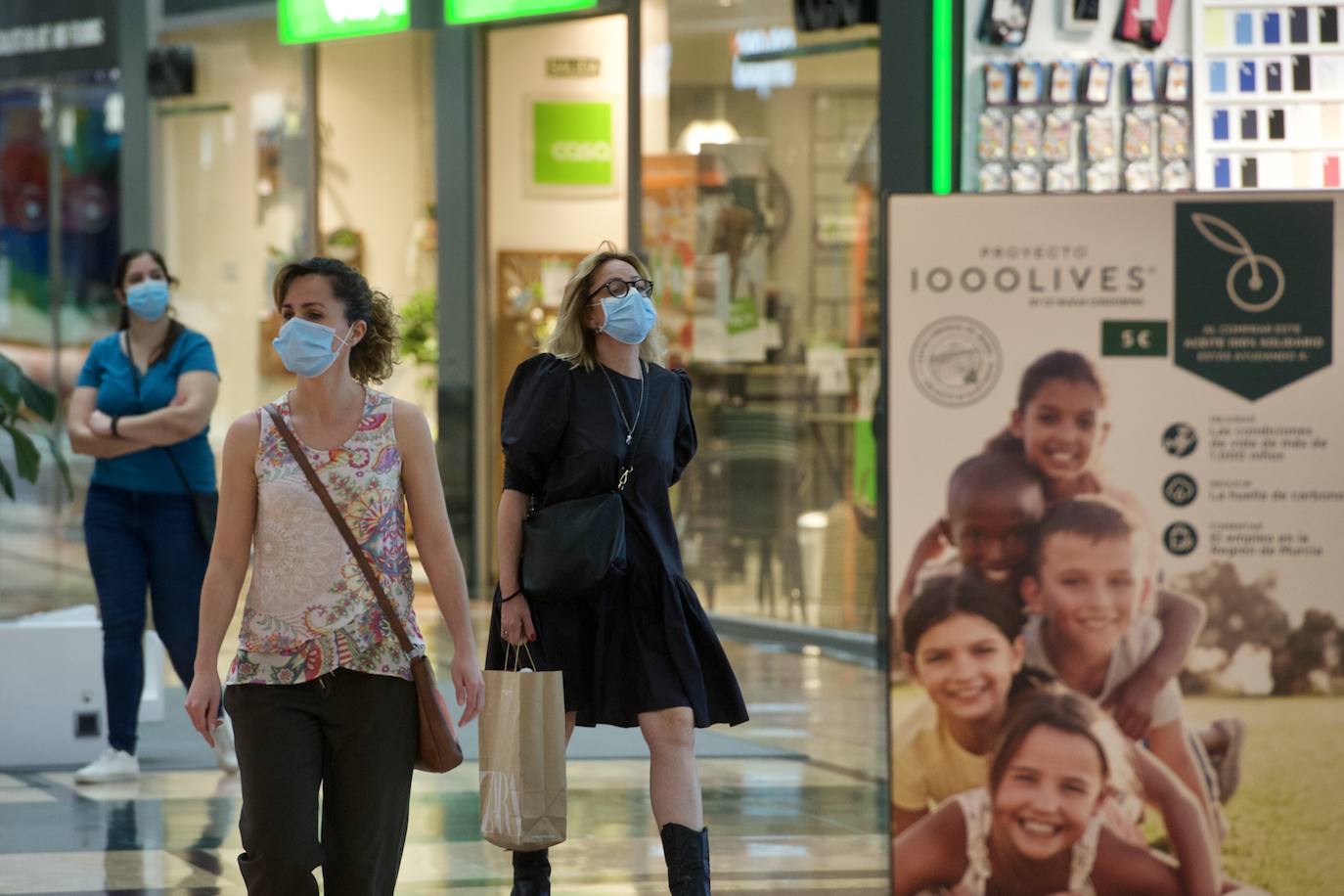 Fotos: Los centros comerciales vuelven tras más de dos meses