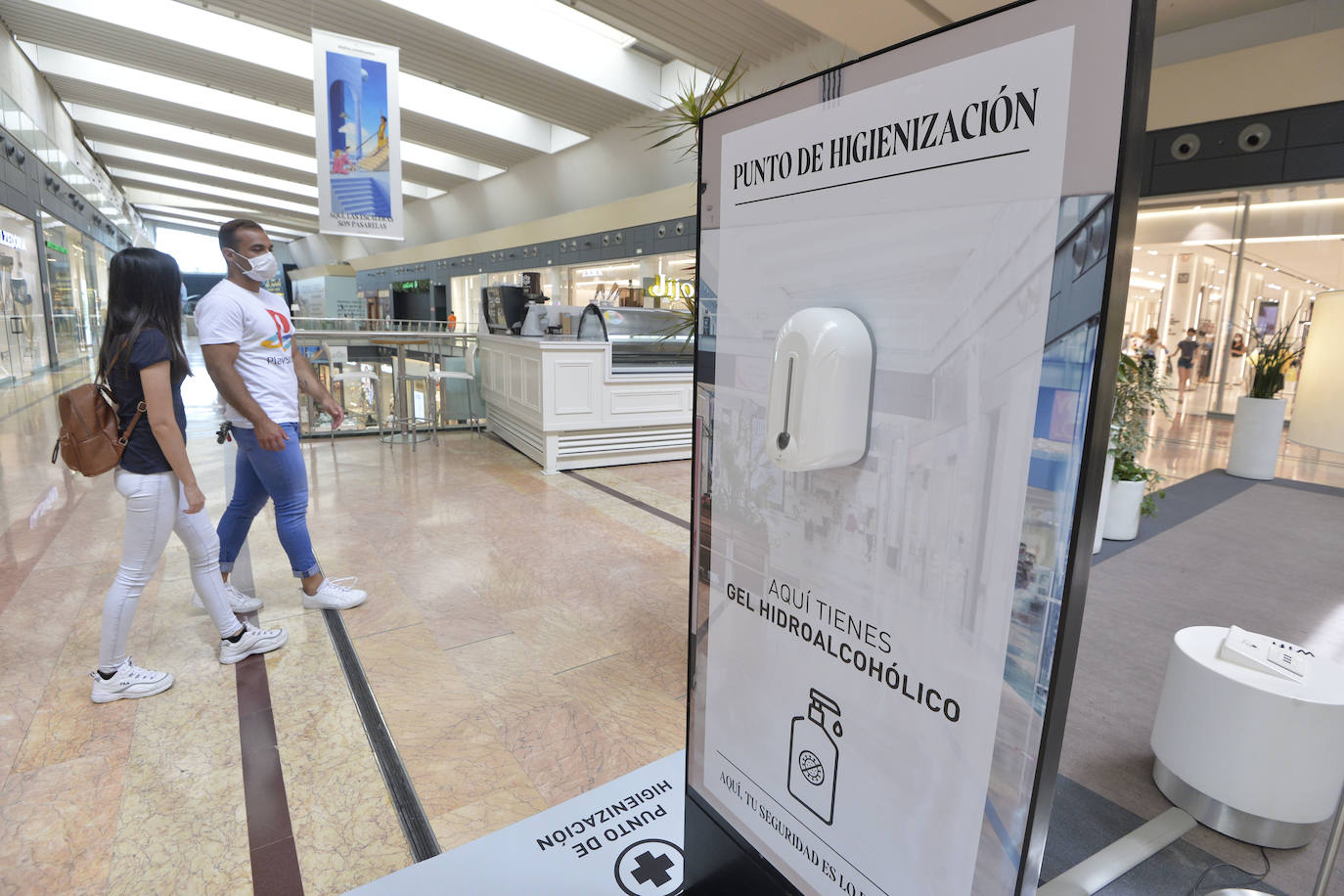 Fotos: Los centros comerciales vuelven tras más de dos meses