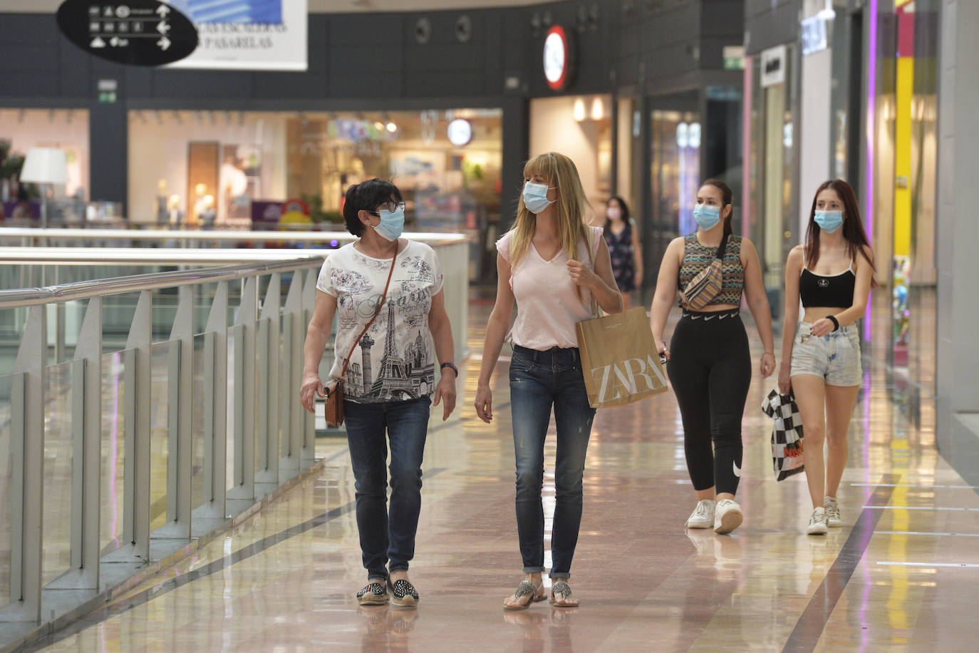 Fotos: Los centros comerciales vuelven tras más de dos meses
