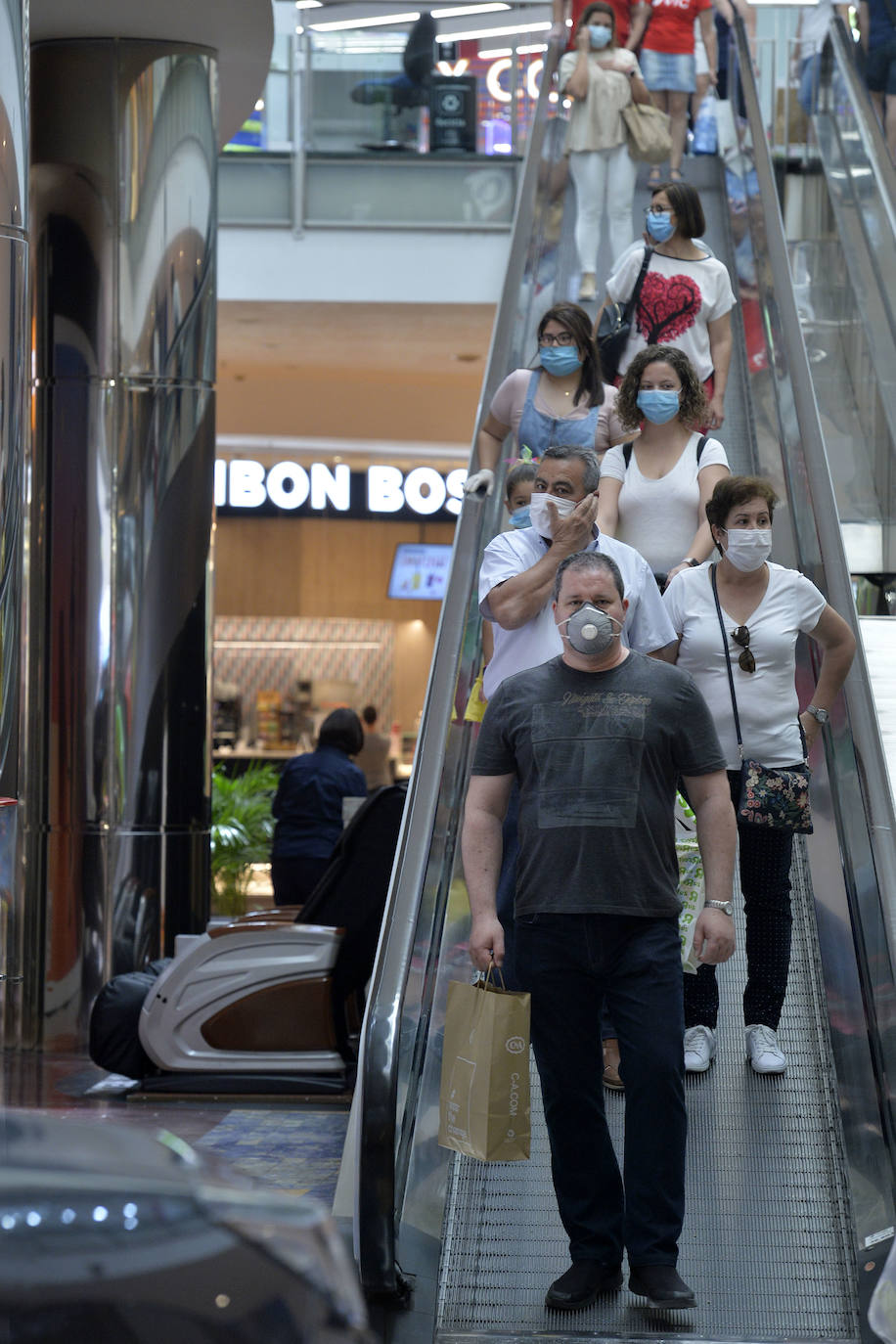 Fotos: Los centros comerciales vuelven tras más de dos meses