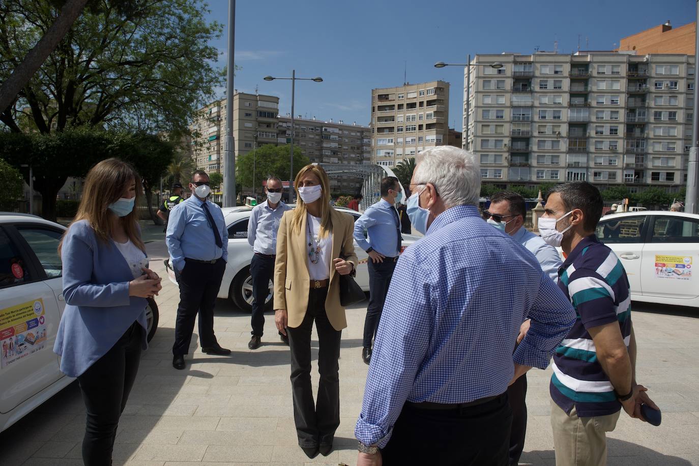 Fotos: Los taxistas de Murcia transportarán donaciones de forma gratuita al Banco de Alimentos