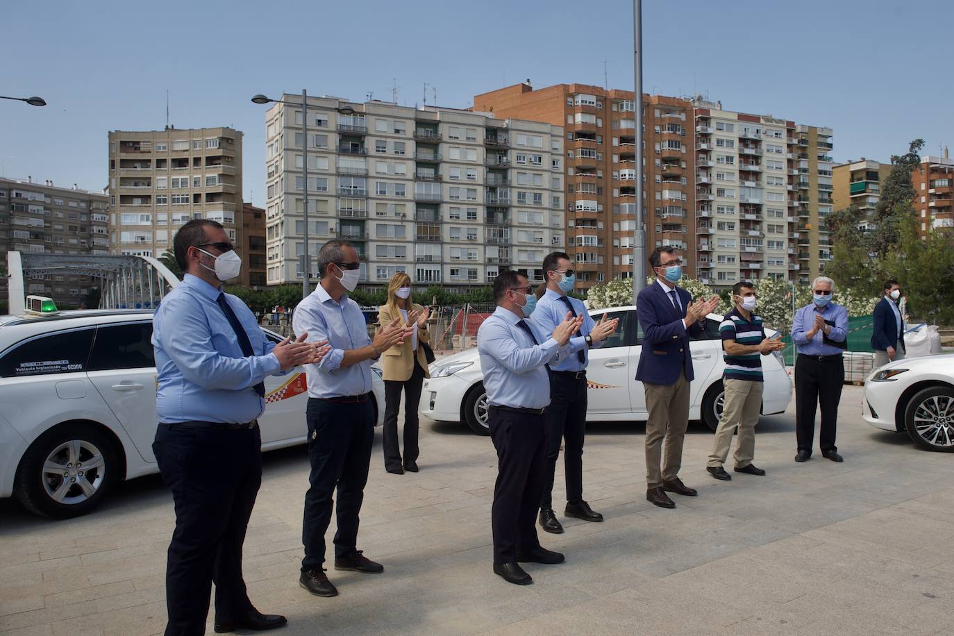 Fotos: Los taxistas de Murcia transportarán donaciones de forma gratuita al Banco de Alimentos