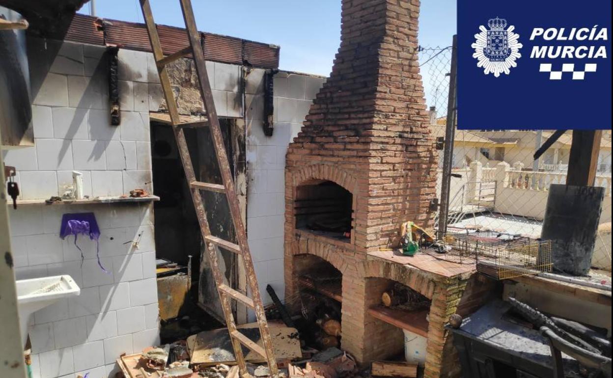 La vivienda incendiada este miércoles en la pedanía murciana de Sucina.