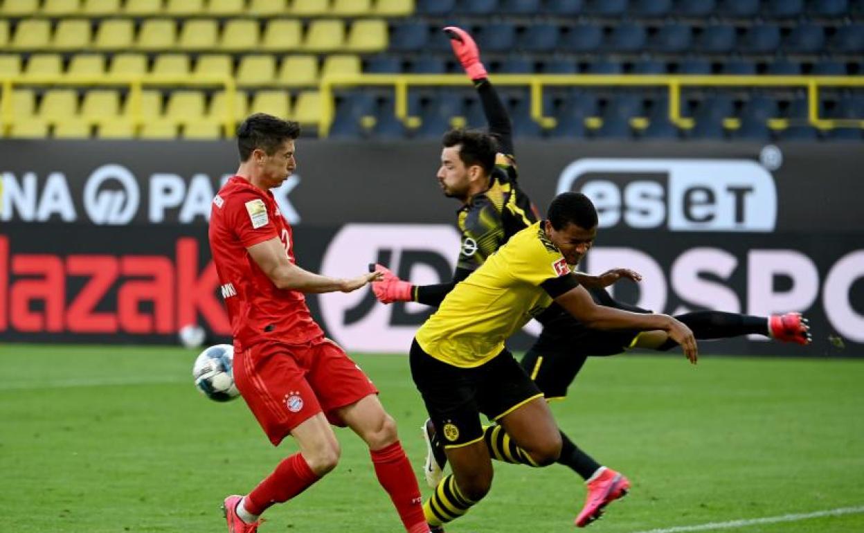 Un lance del reciente partido Dortmund-Bayern. 