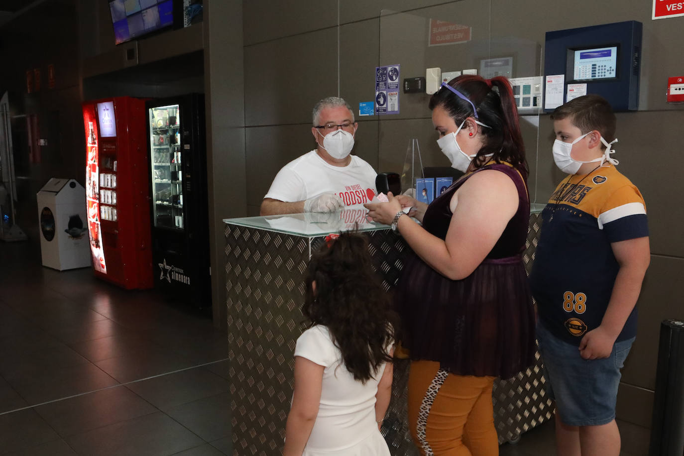 Fotos: Vuelve a abrir el cine del Parque Almenara de Lorca
