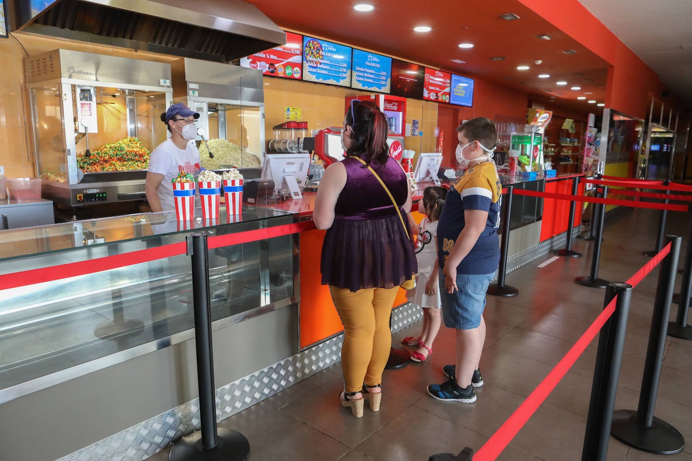 Fotos: Vuelve a abrir el cine del Parque Almenara de Lorca