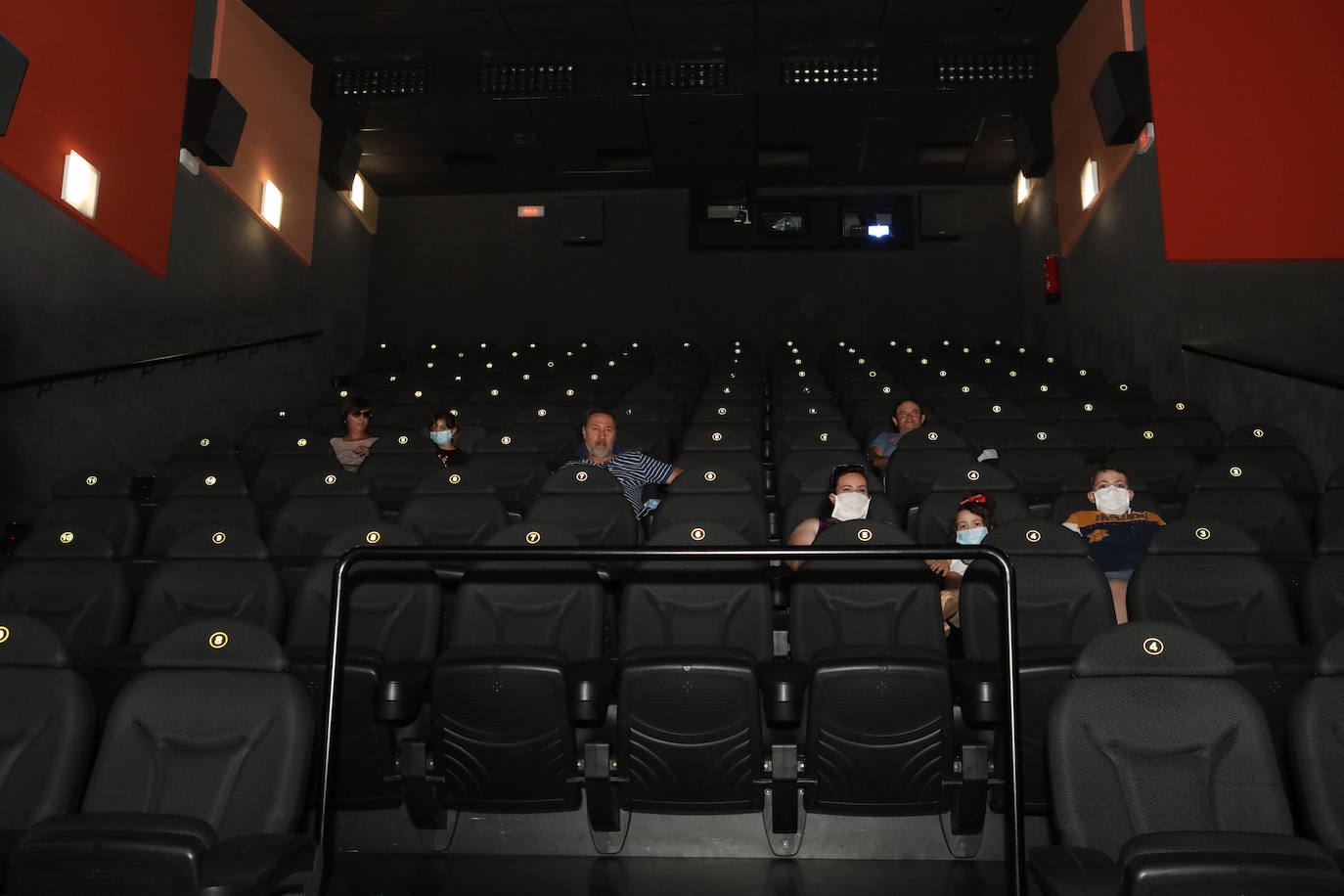 Fotos: Vuelve a abrir el cine del Parque Almenara de Lorca