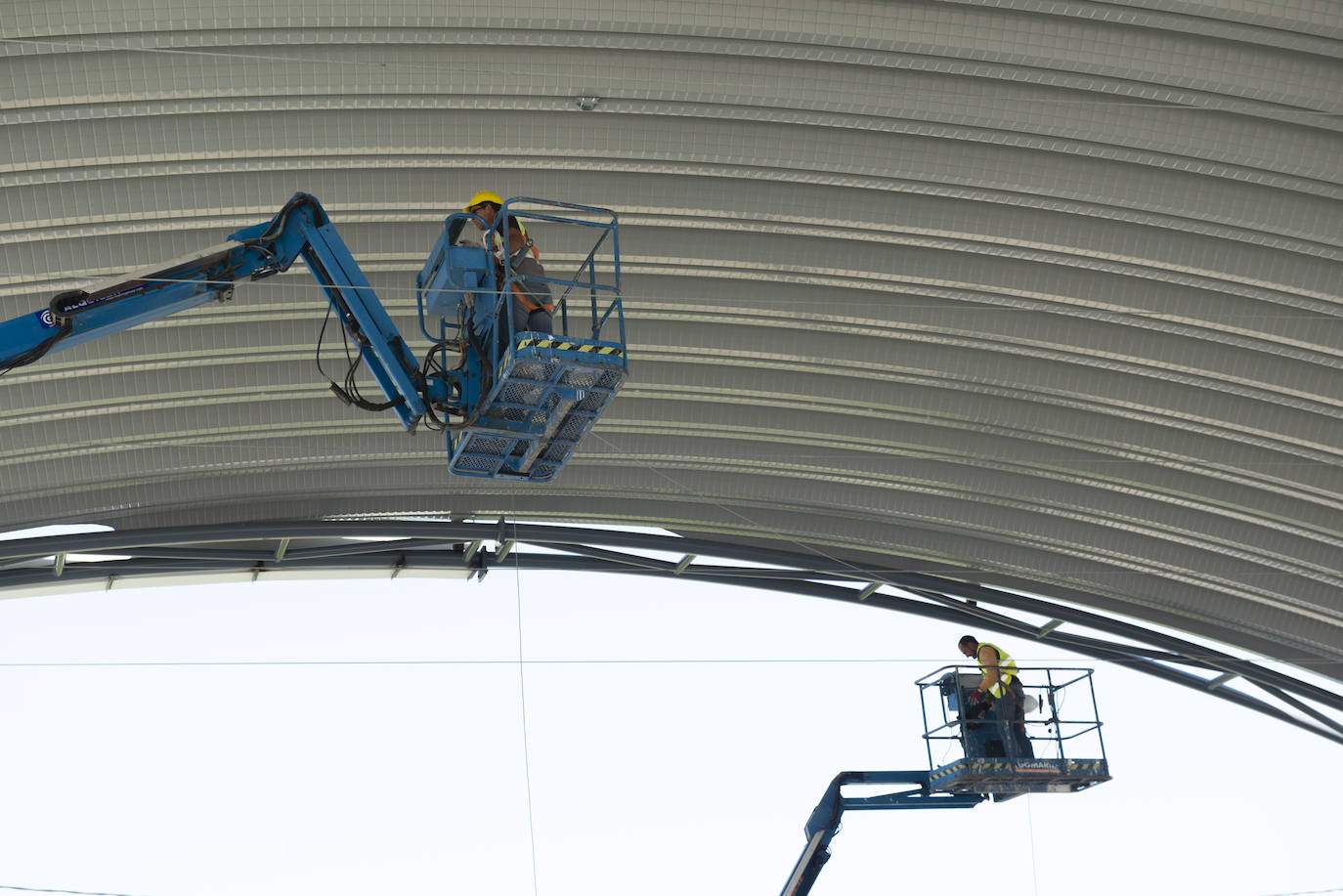 Fotos: El polideportivo del colegio de Puebla de Soto podrá utilizarse todo el año