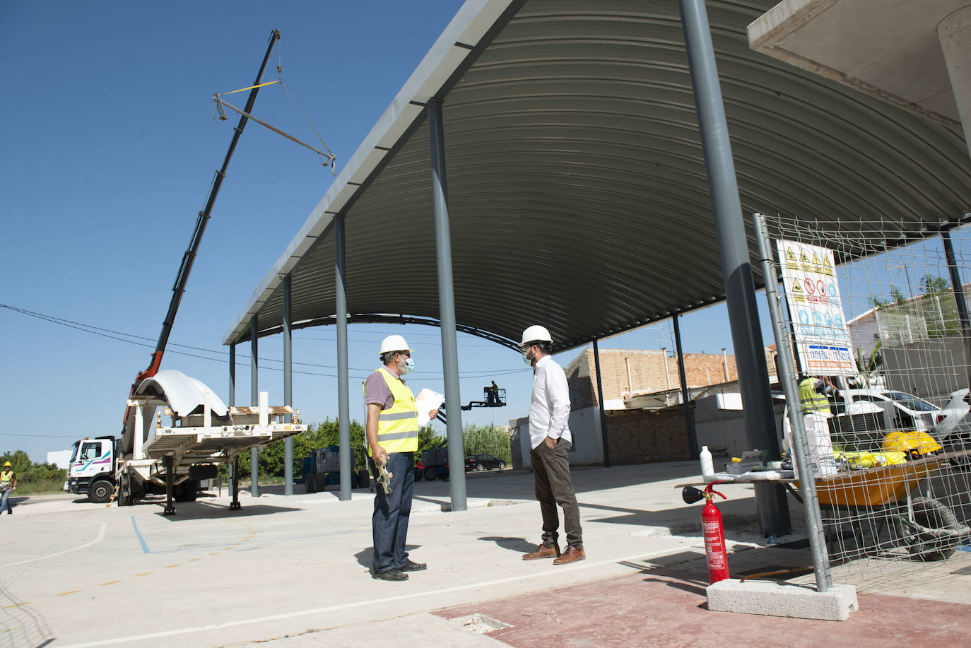 Fotos: El polideportivo del colegio de Puebla de Soto podrá utilizarse todo el año