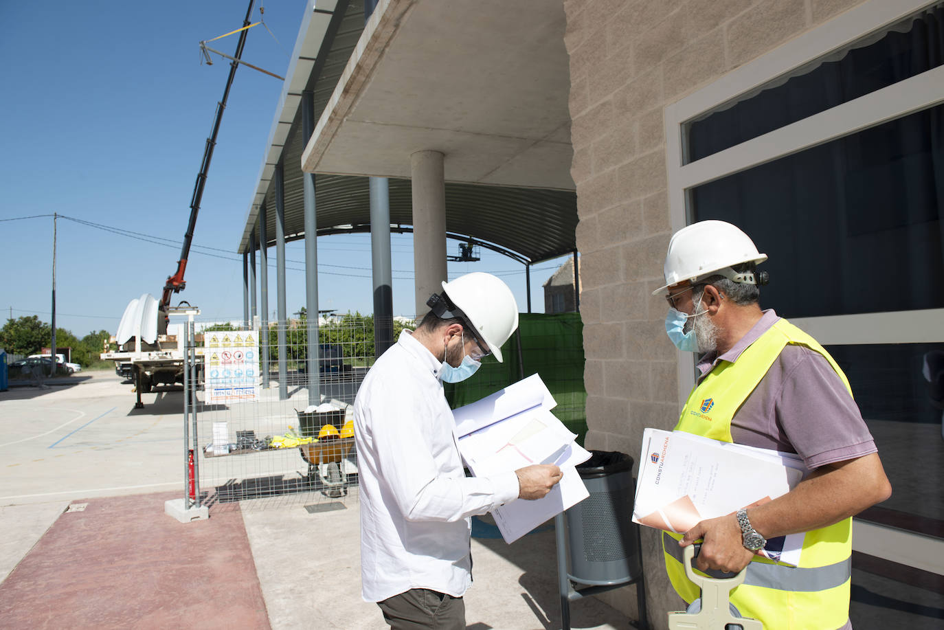 Fotos: El polideportivo del colegio de Puebla de Soto podrá utilizarse todo el año