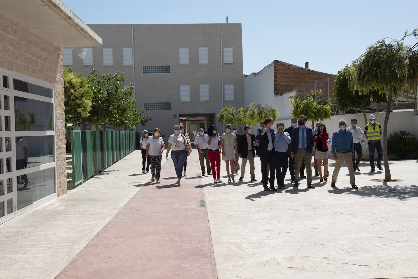 Fotos: El polideportivo del colegio de Puebla de Soto podrá utilizarse todo el año