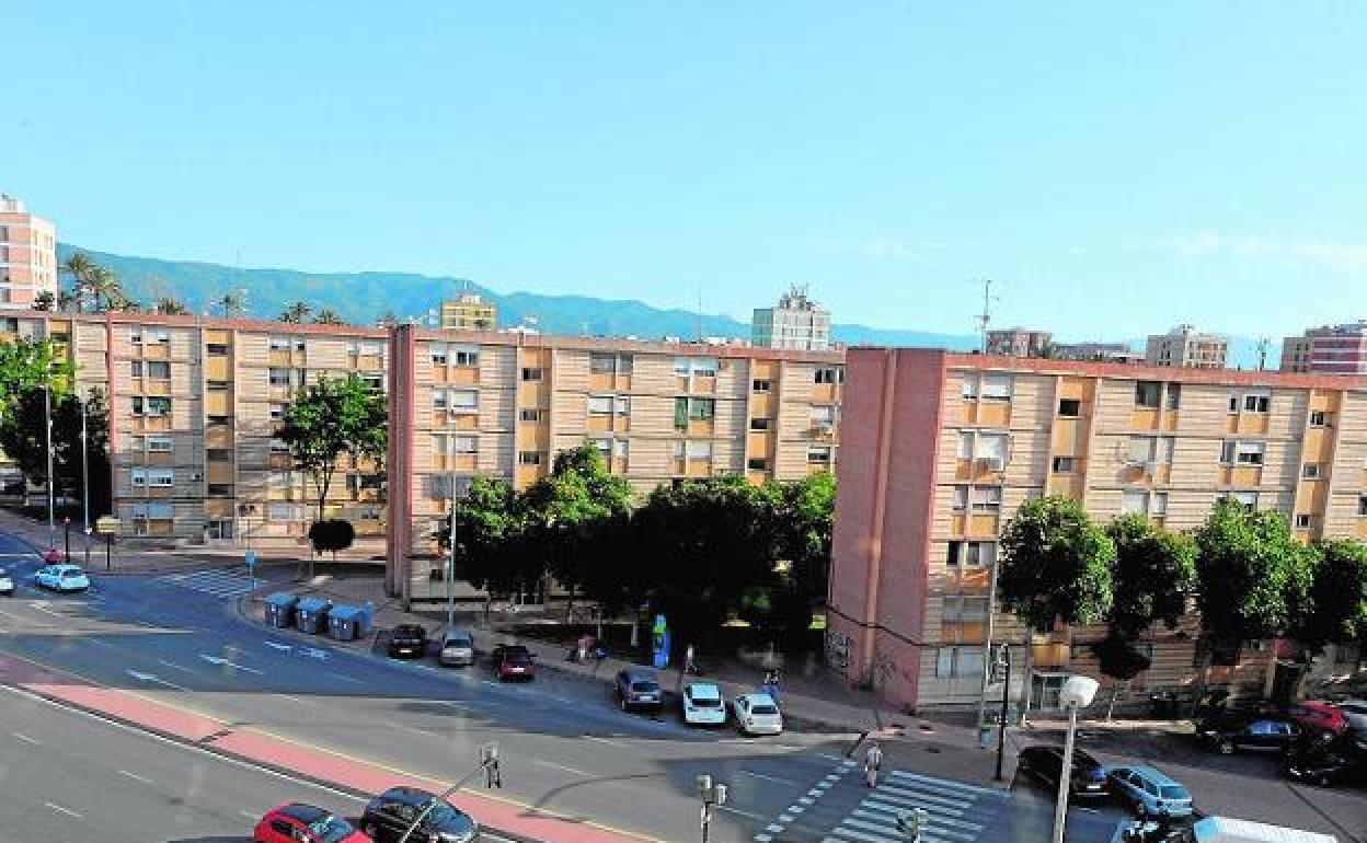 Un bloque de viviendas en Murcia en una foto de archivo.