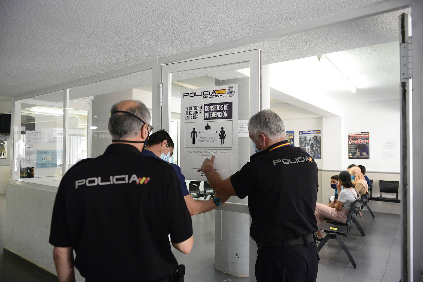 El jefe del servicio regional de Documentación de la Policía Nacional, Pablo Gutiérrez, indica que durante la inactividad se han dejado de hacer 50.000 pasaportes y carnets en la Región