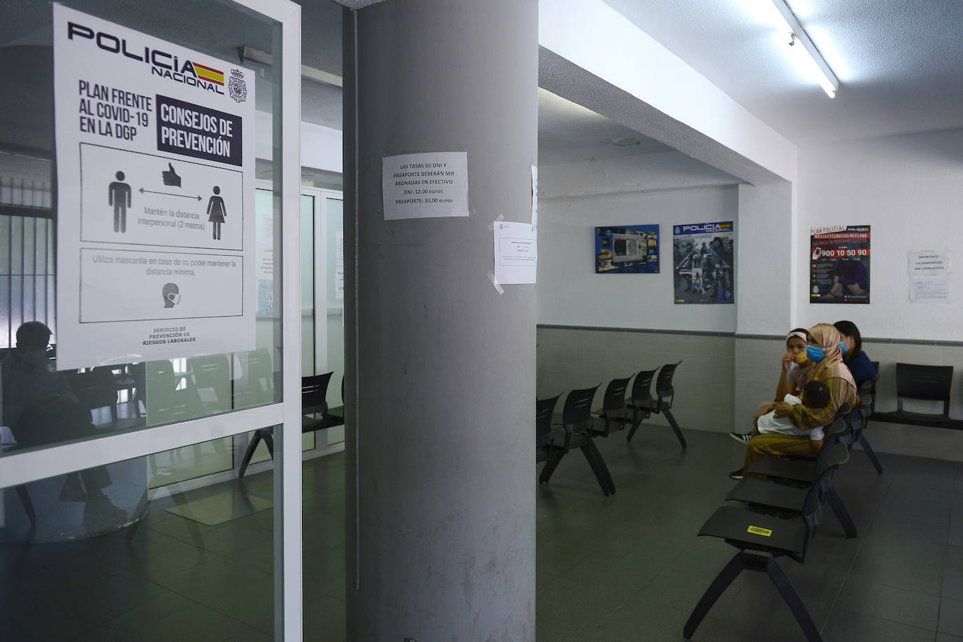 El jefe del servicio regional de Documentación de la Policía Nacional, Pablo Gutiérrez, indica que durante la inactividad se han dejado de hacer 50.000 pasaportes y carnets en la Región