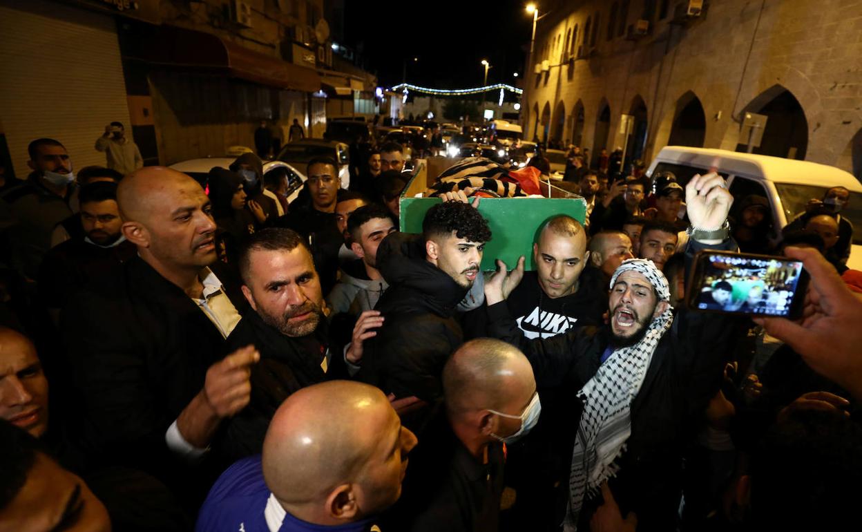 Funeral del joven autista fallecido por disparos de la policía israelí en Jerusalén.