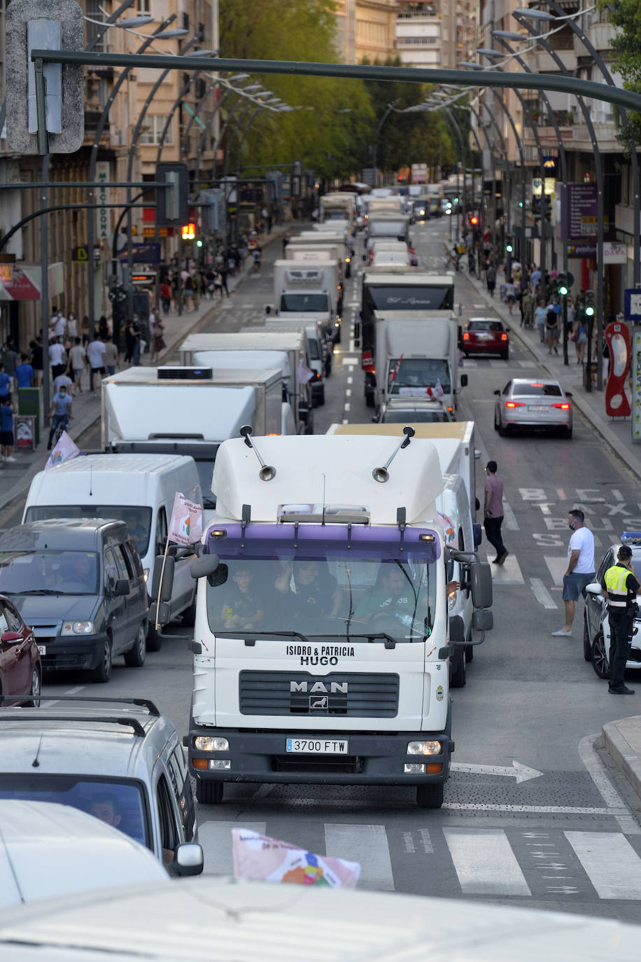 Fotos: Los vendedores de mercadillos se manifiestan en Murcia para reclamar la apertura de la venta ambulante