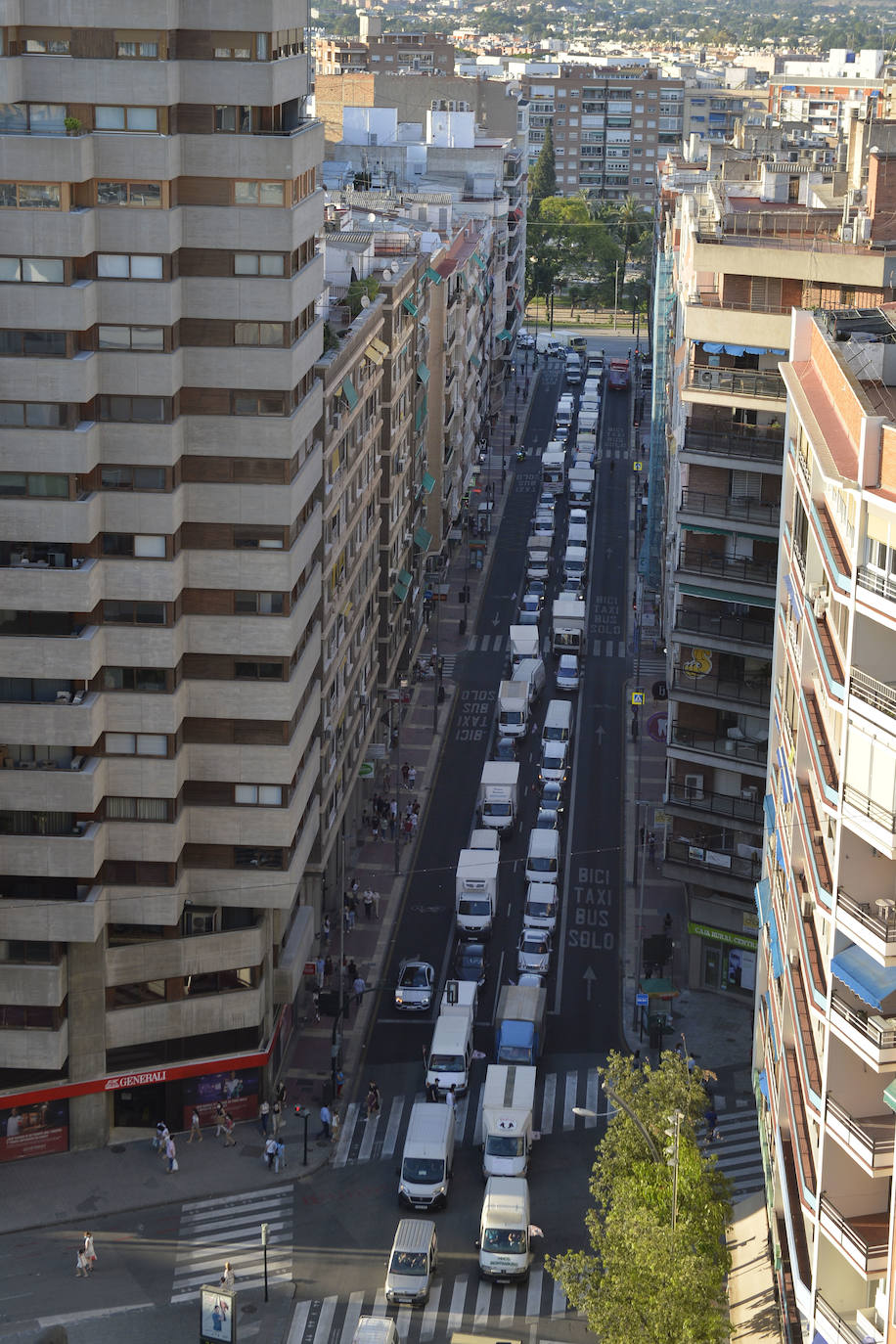 Fotos: Los vendedores de mercadillos se manifiestan en Murcia para reclamar la apertura de la venta ambulante