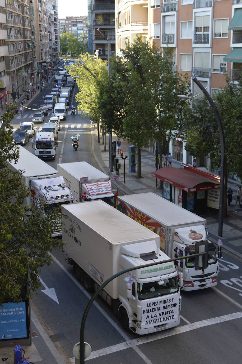 Fotos: Los vendedores de mercadillos se manifiestan en Murcia para reclamar la apertura de la venta ambulante