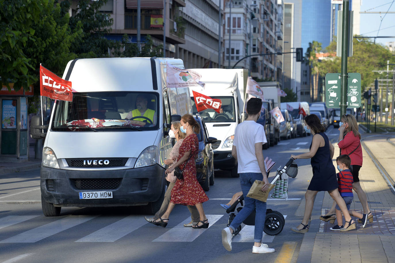 Fotos: Los vendedores de mercadillos se manifiestan en Murcia para reclamar la apertura de la venta ambulante