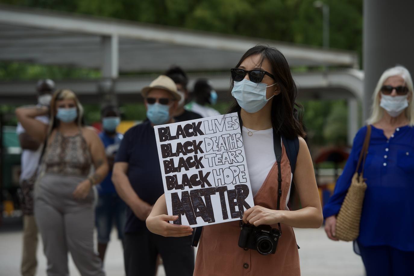 Fotos: Centenares de personas claman en Murcia contra el racismo en honor a George Floyd
