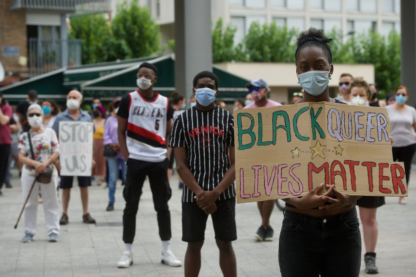 Fotos: Centenares de personas claman en Murcia contra el racismo en honor a George Floyd