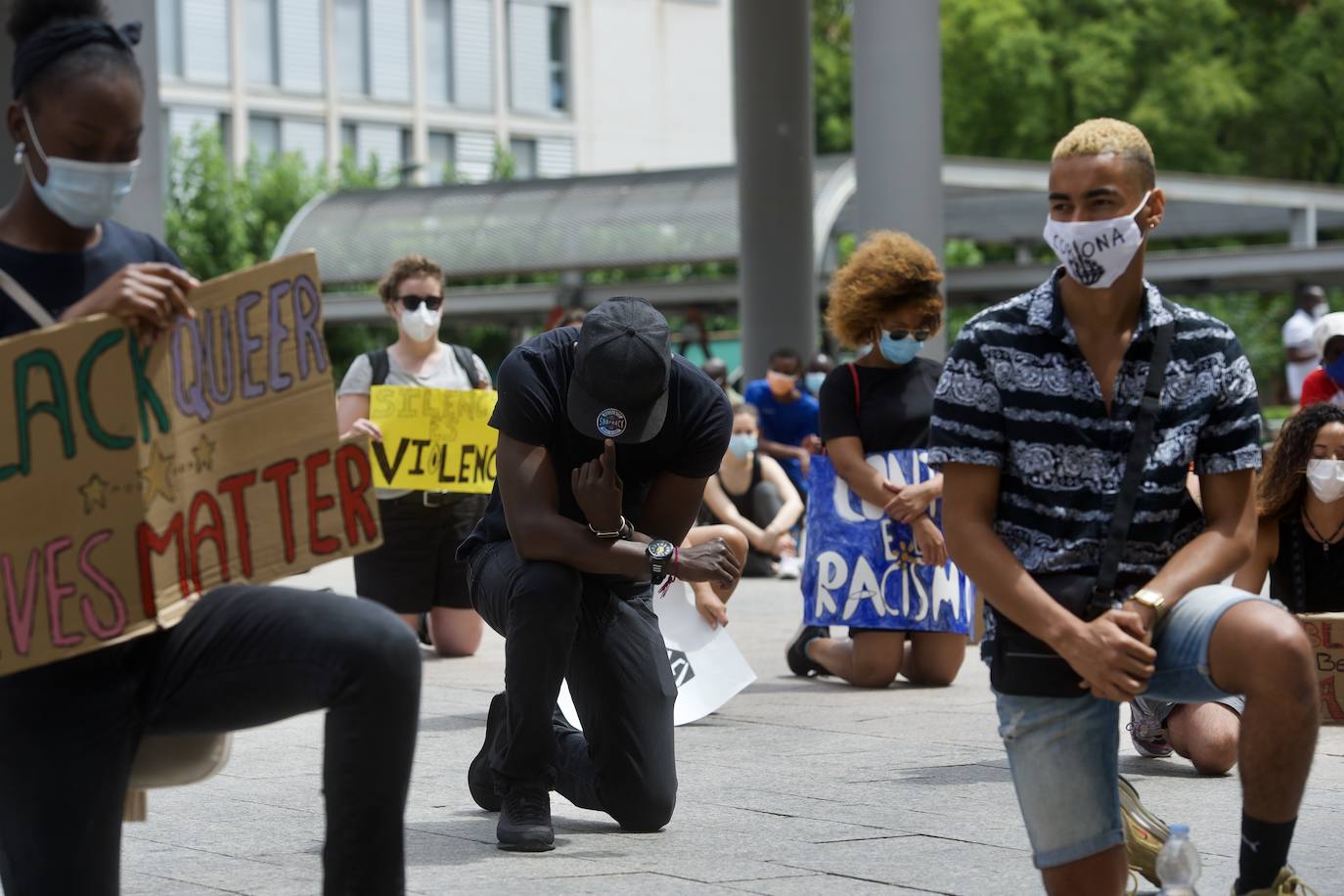 Fotos: Centenares de personas claman en Murcia contra el racismo en honor a George Floyd