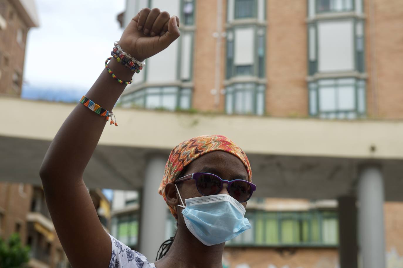 Fotos: Centenares de personas claman en Murcia contra el racismo en honor a George Floyd