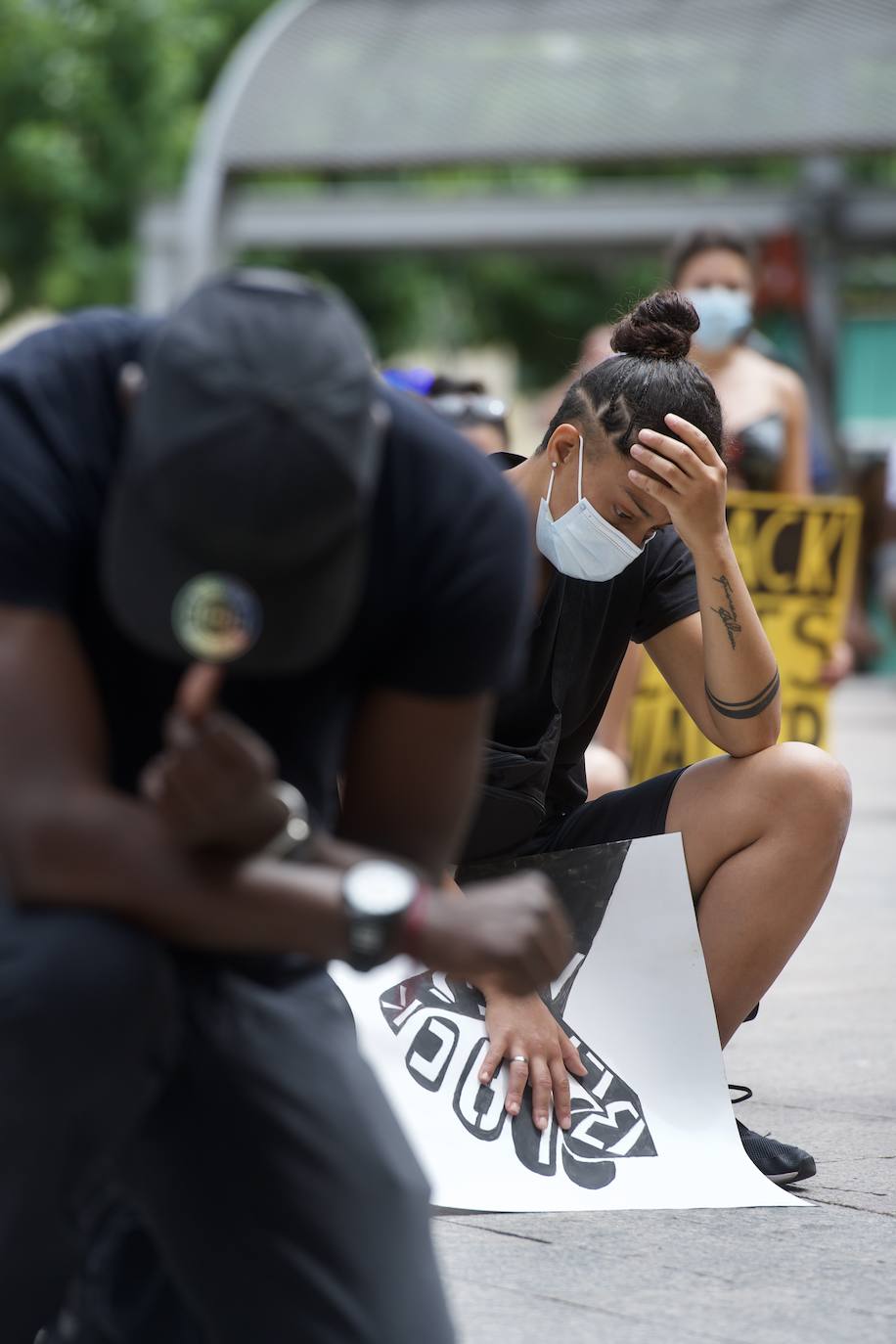 Fotos: Centenares de personas claman en Murcia contra el racismo en honor a George Floyd