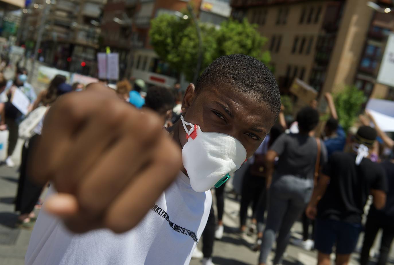 Fotos: Centenares de personas claman en Murcia contra el racismo en honor a George Floyd