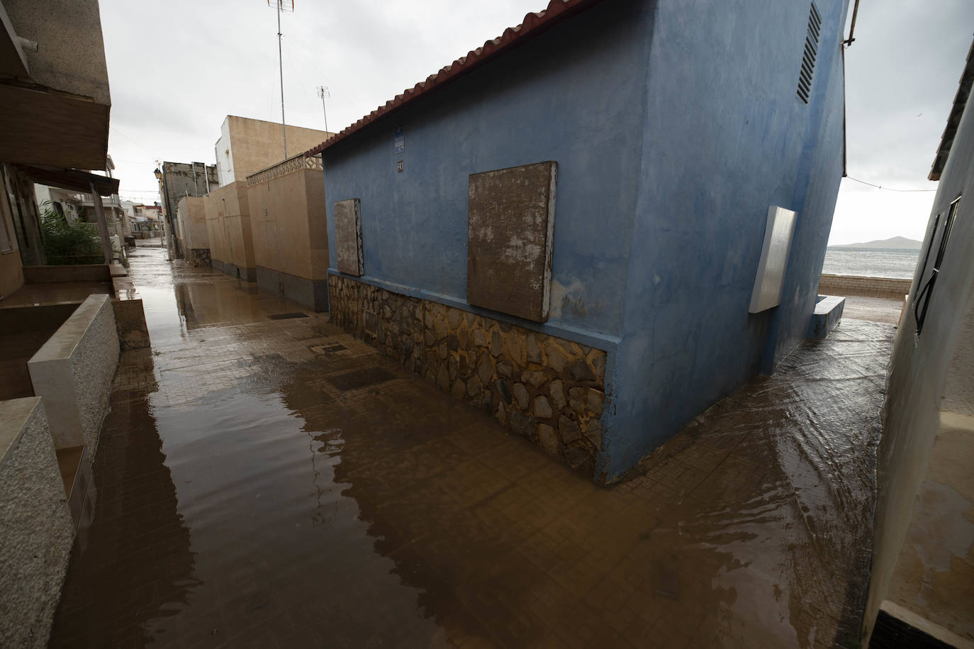 Fotos: Las lluvias provocan cinco accidentes y 68 incidencias en la Región