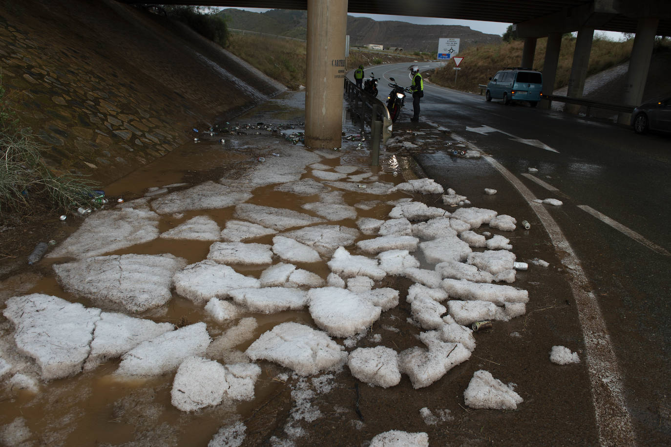 Fotos: Las lluvias provocan cinco accidentes y 68 incidencias en la Región