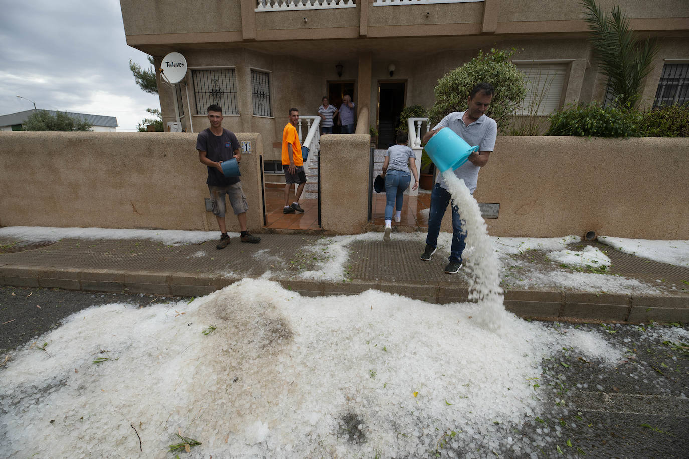Fotos: Las lluvias provocan cinco accidentes y 68 incidencias en la Región